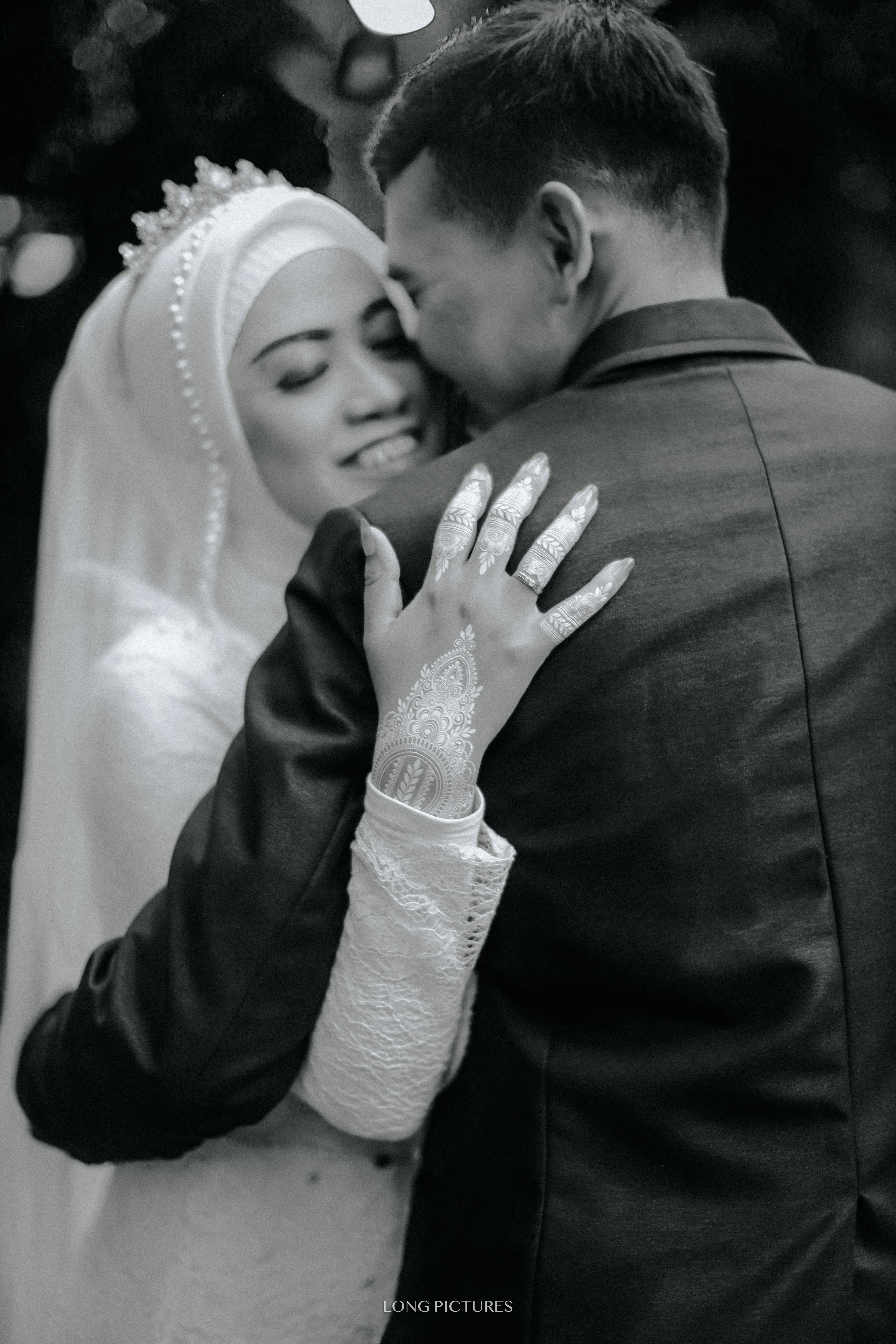 Momen romantis pengantin Ruang Tasa